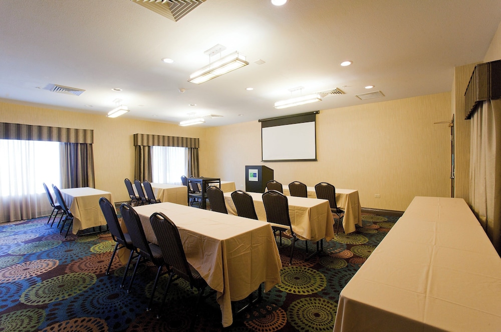 Holiday Inn Express Hotel And Suites Chicago Deerfield Lincoln 42/50