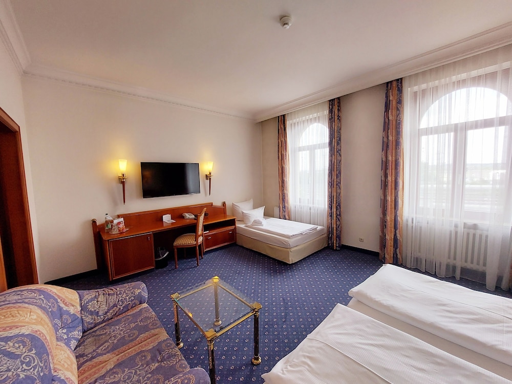Bayerischer Hof Dresden 9/76