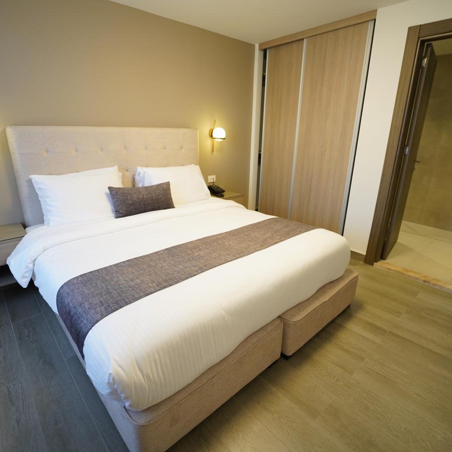 Red Carpet Suites 30/65