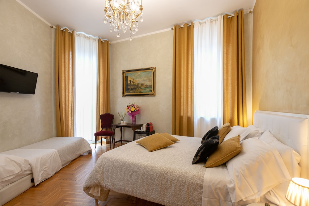 Golden Rooms 25/48