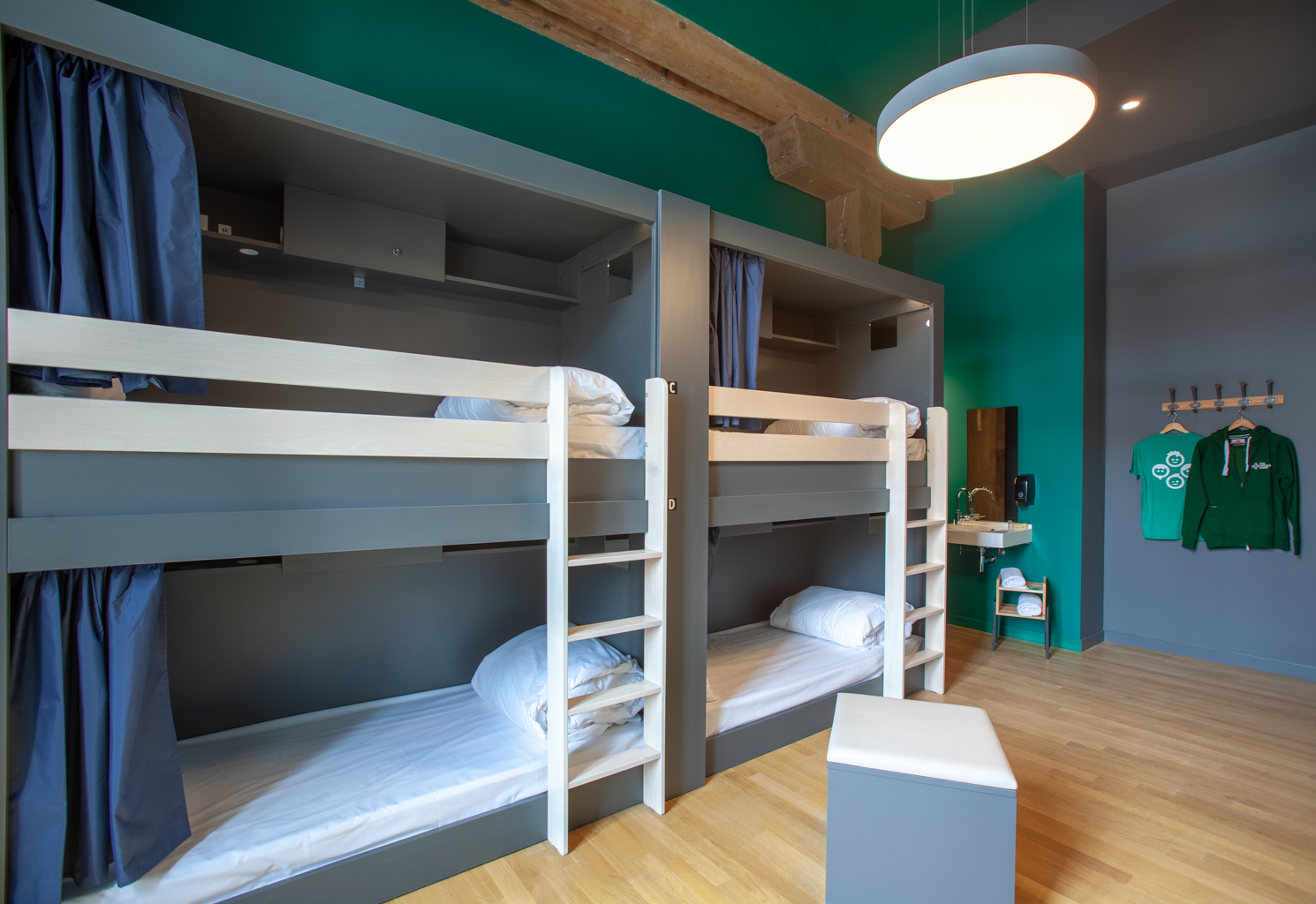 Mixed Dorm, 6 People, Shared Bathroom