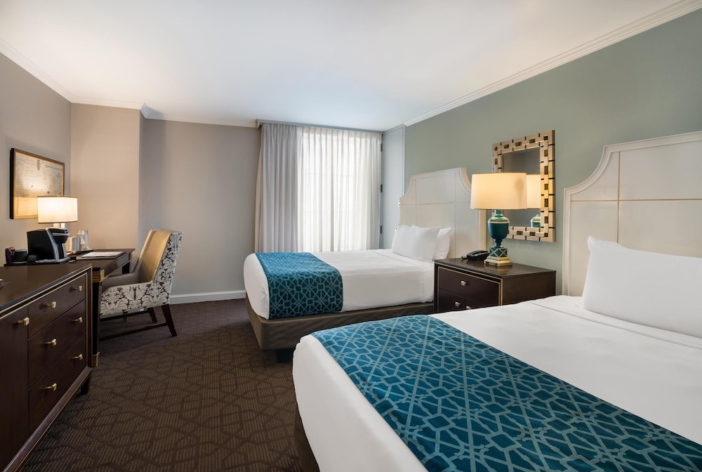 ROOM, 2 QUEEN BEDS, EXECUTIVE LEVEL