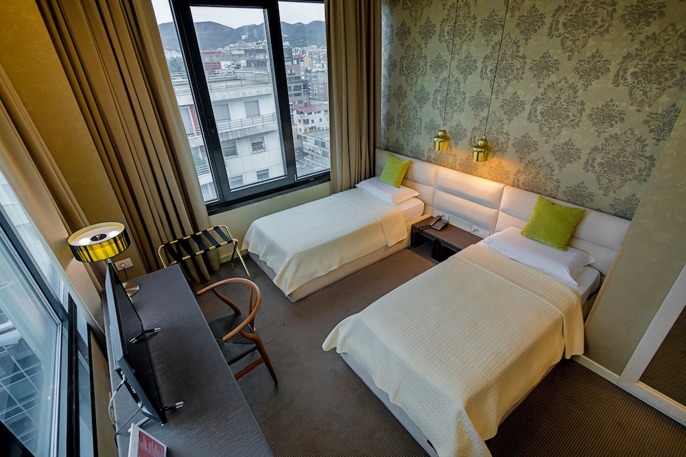 La Boheme Hotel 43/81