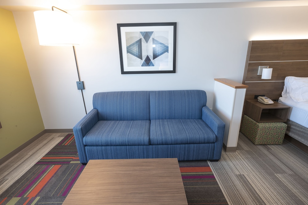 Holiday Inn Express Hotel Suites Iron Mountain 38/57