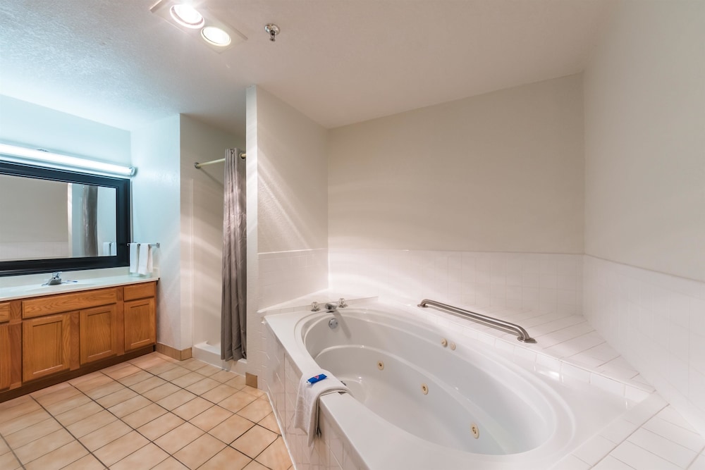 Quality Inn & Suites Junction, TX 17/30