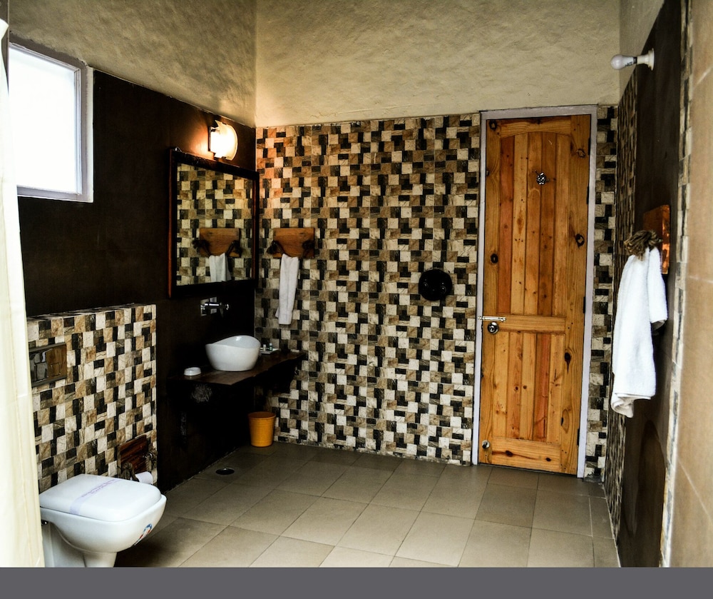 Le Reserve Resort Corbett 50/50