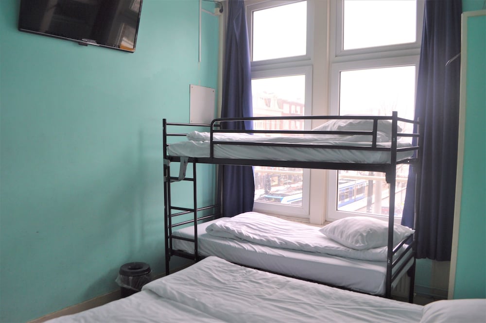 MIXED DORM, 4 PEOPLE, SHARED BATHROOM