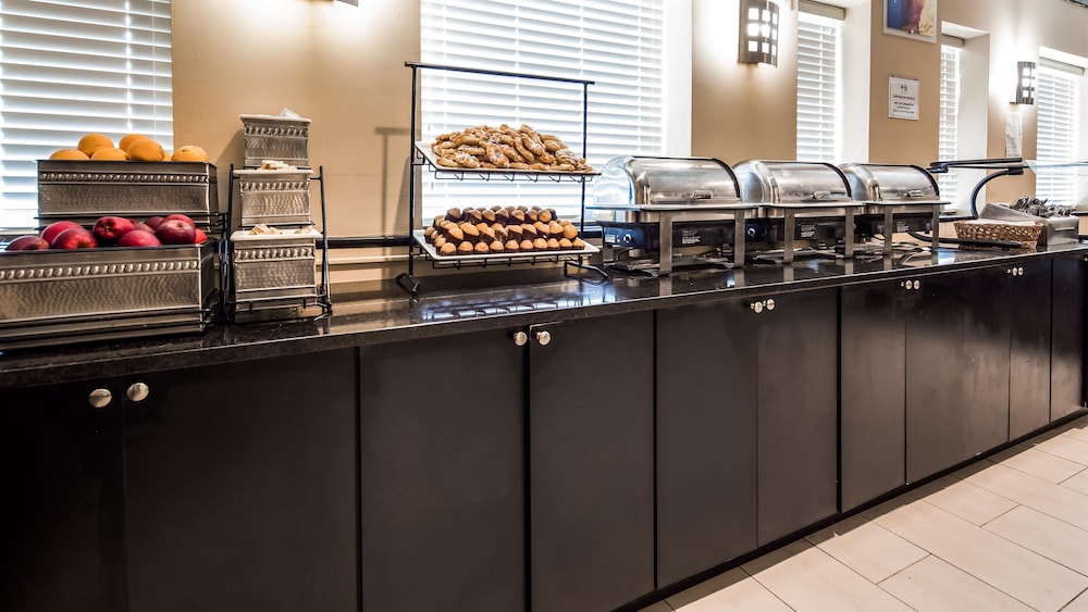Best Western Premier Rockville Hotel & Suites 31/38