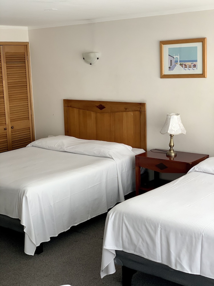 SUPERIOR, QUEEN BED