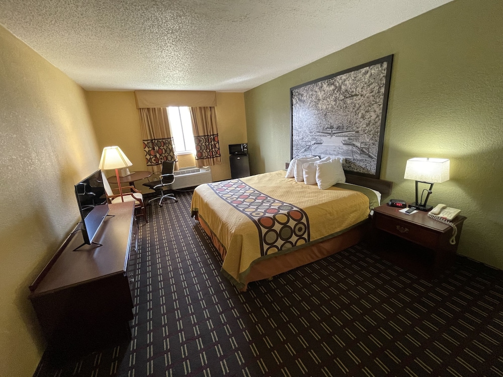 Super 8 by Wyndham Hancock MD 6/12