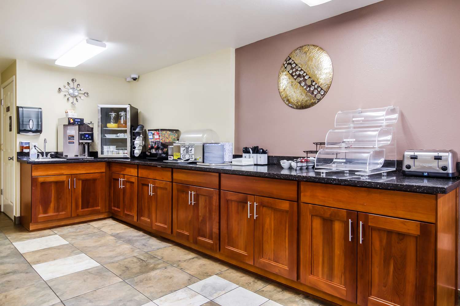 Guesthouse Inn & Suites Montesano 3/34