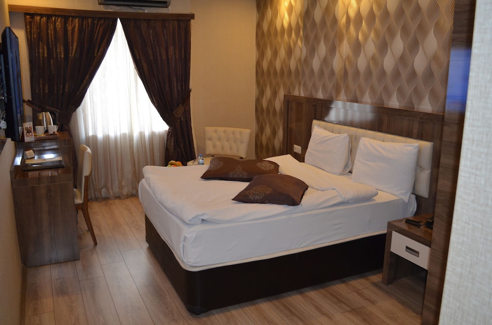 Otel Le Grand 7/22