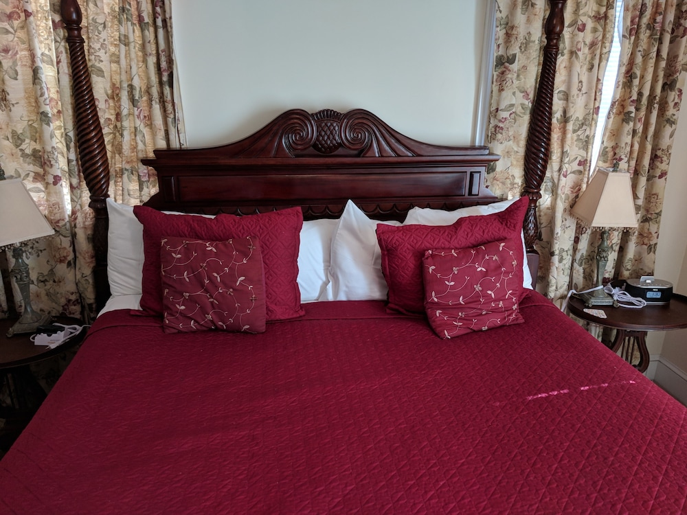 Almondy Inn 19/77