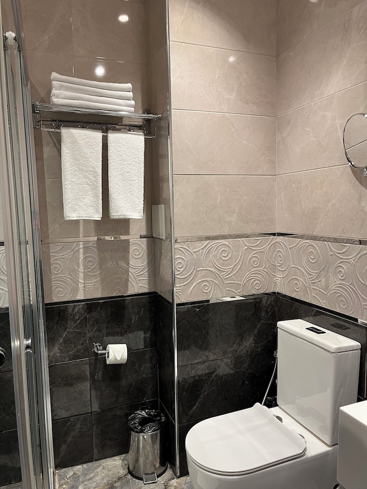 Theatrum Hotel Baku 42/44