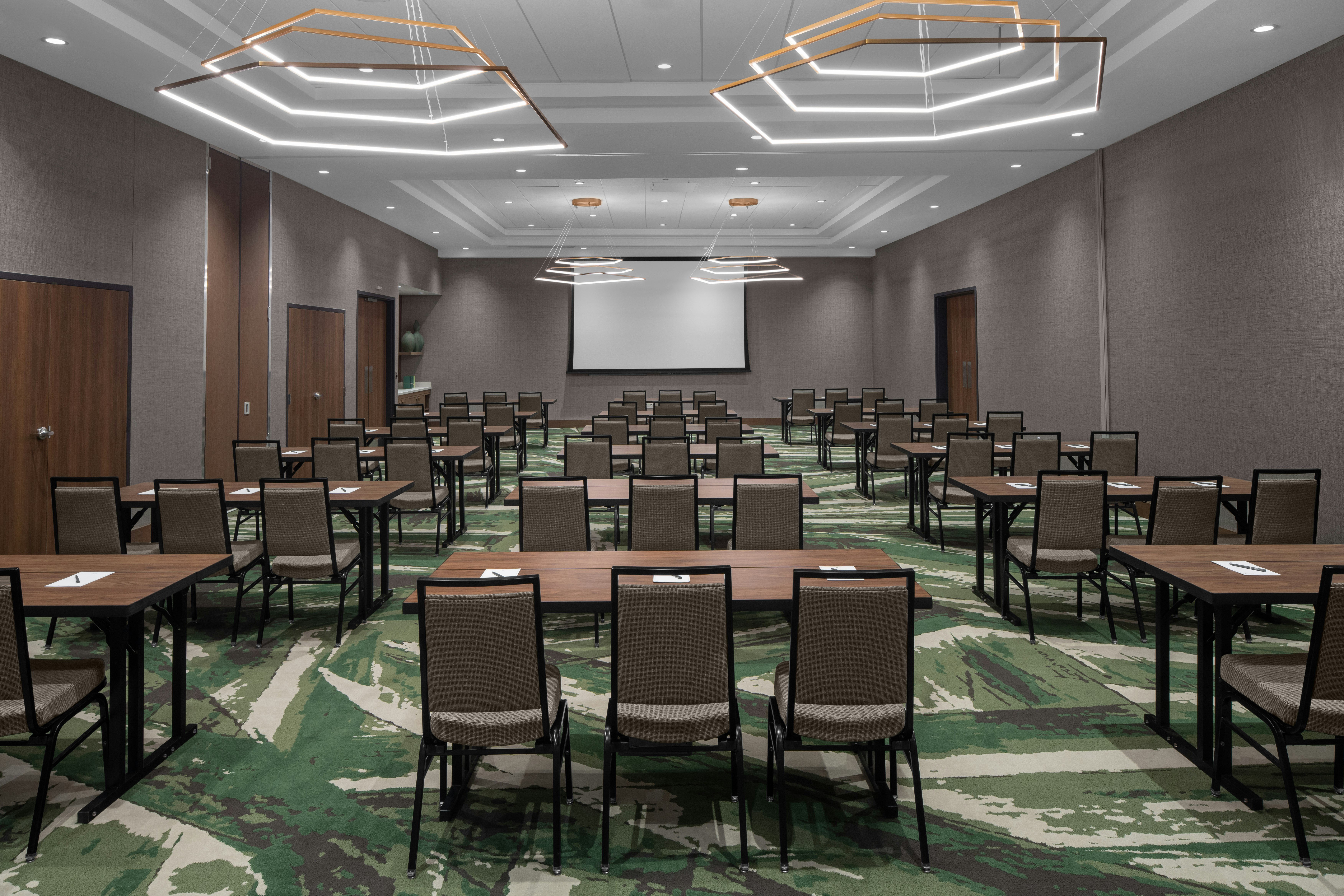 Embassy Suites by Hilton Madison Downtown 22/25
