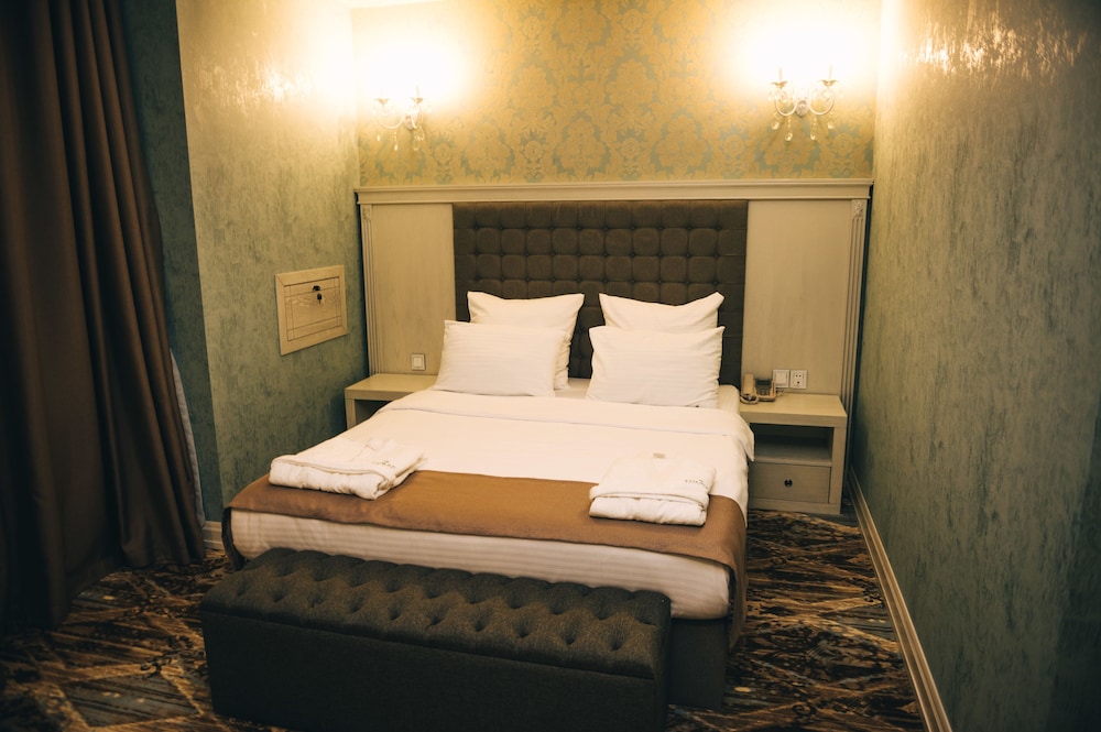 Emerald Suite Hotel 14/37