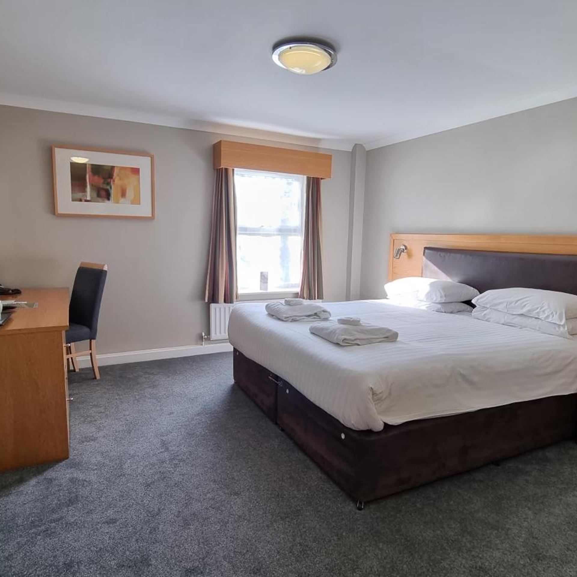 EXECUTIVE, DOUBLE BED