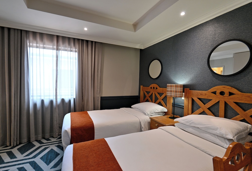 STUDIO, TWIN BEDS