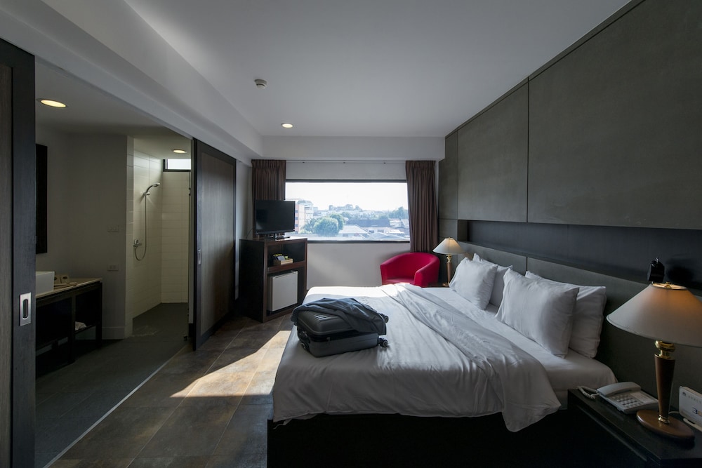 DELUXE, DOUBLE BED