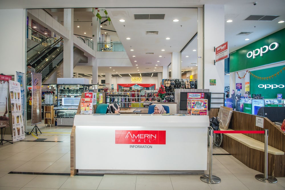 One Amerin Mall & Suites 2/50