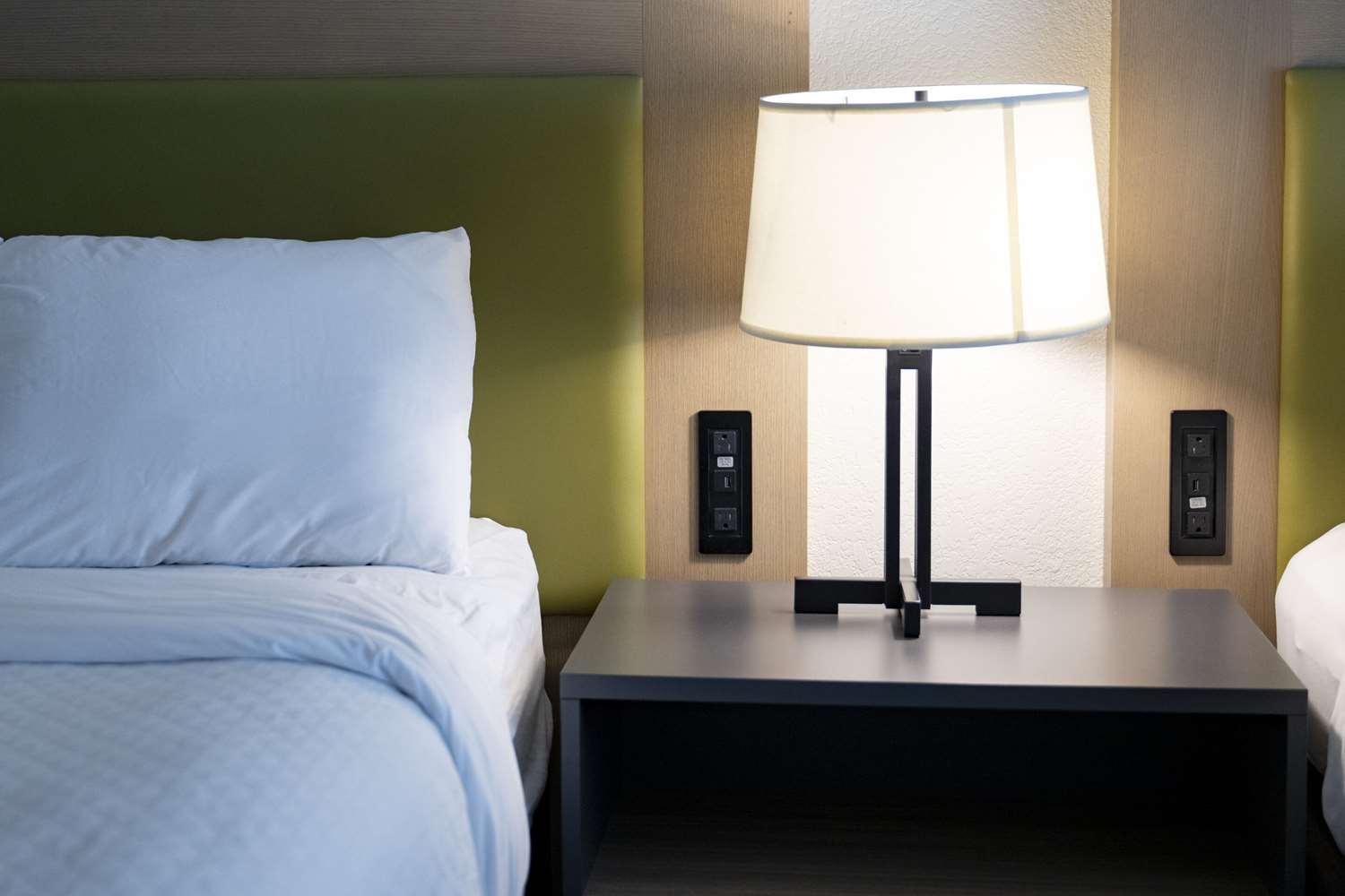 Country Inn & Suites by Radisson, Queensbury - Lake George 3/14