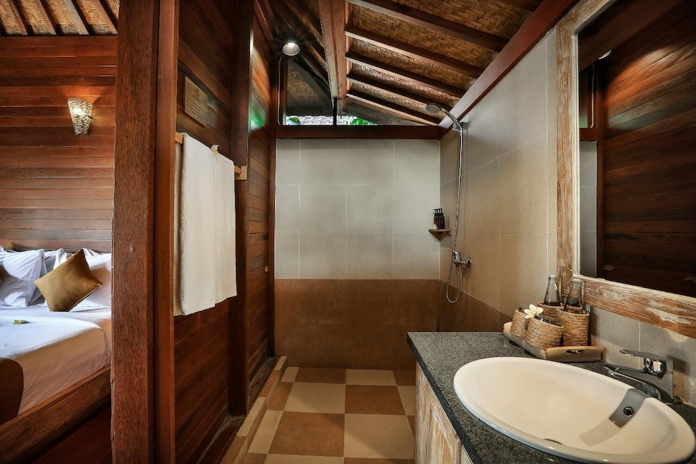 Yana Villas Kemenuh 25/68