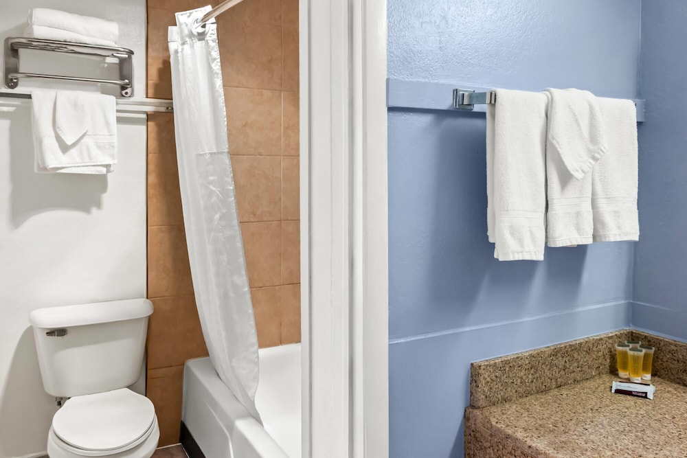 Travelodge by Wyndham Las Vegas NM 34/35