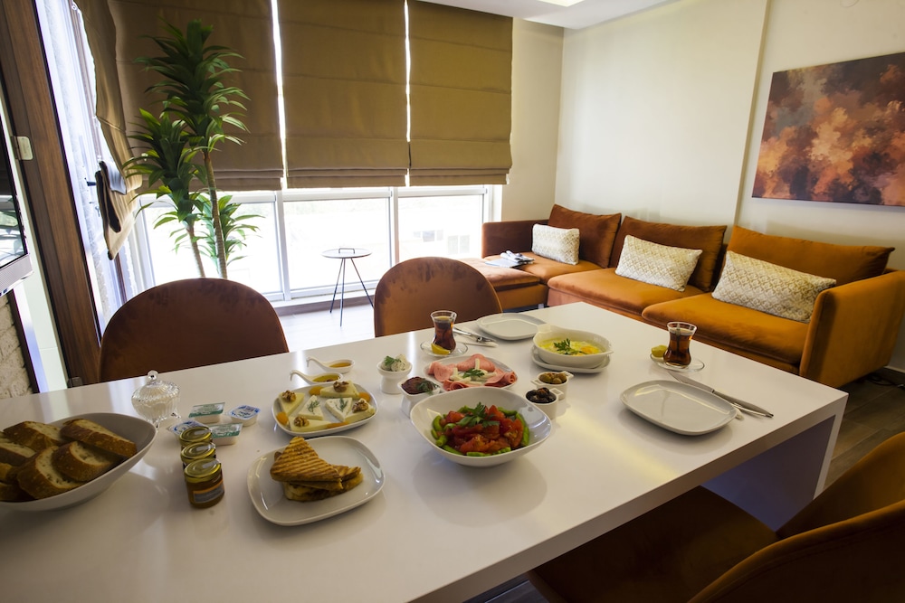 Maxuite Hotel In Home 27/37