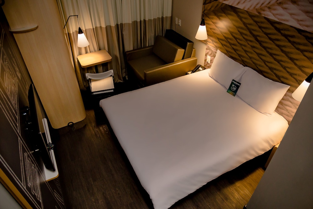 Ibis Lorena 25/61