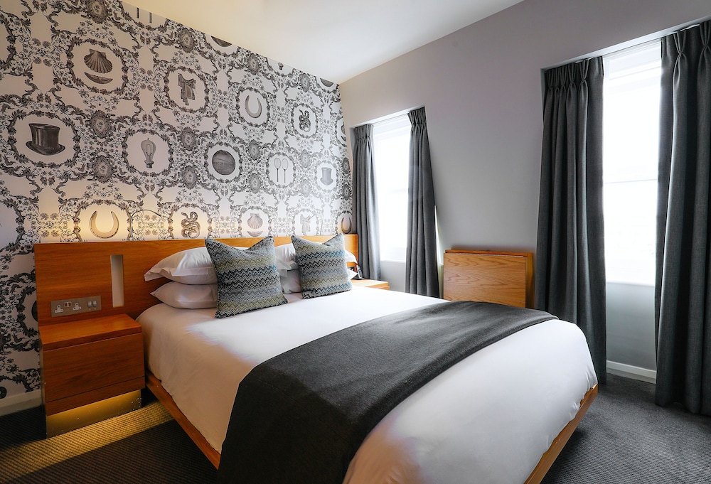 COZY, DOUBLE BED