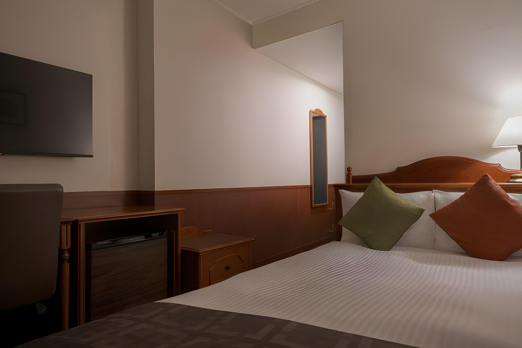 Semi Room, King Bed