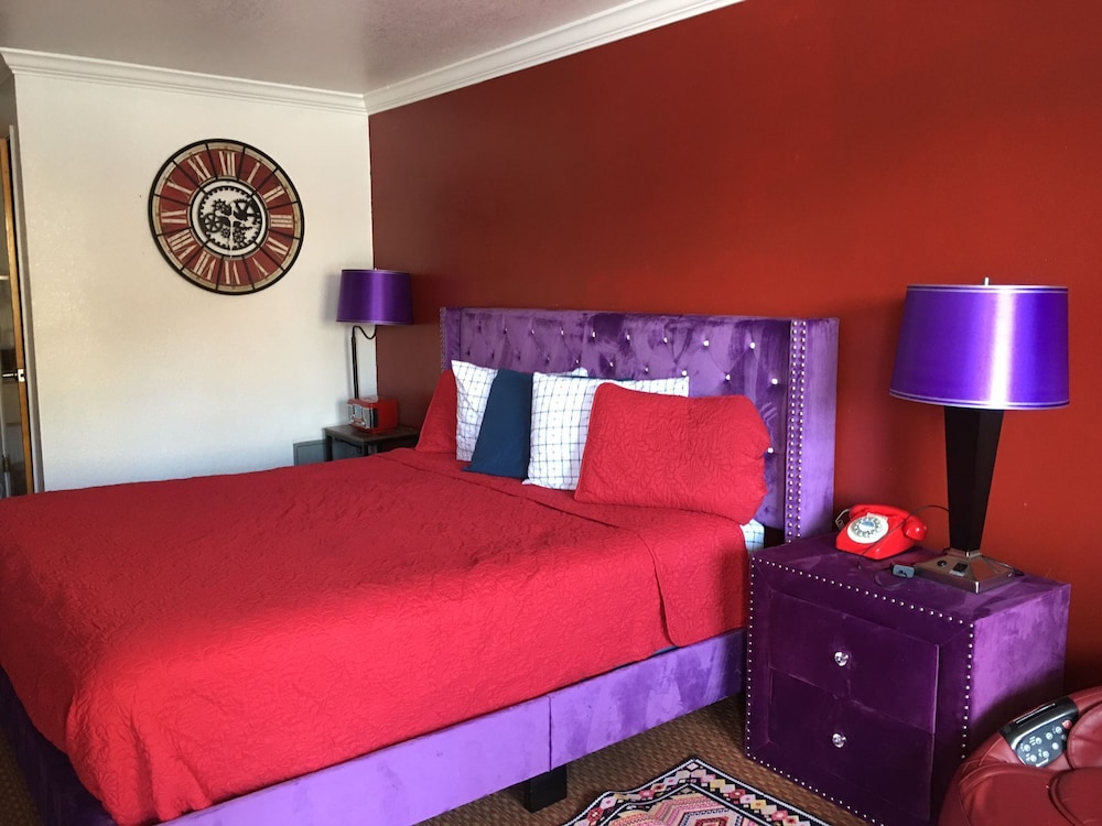 Americana Inn 25/67