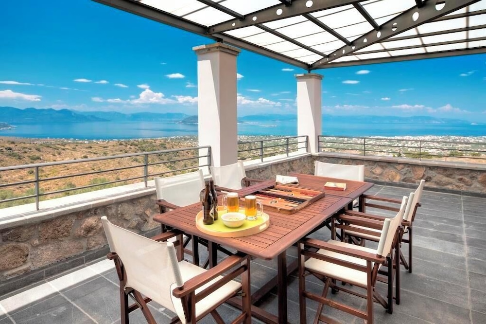 Marini Luxury Apartments And Suites 61/75