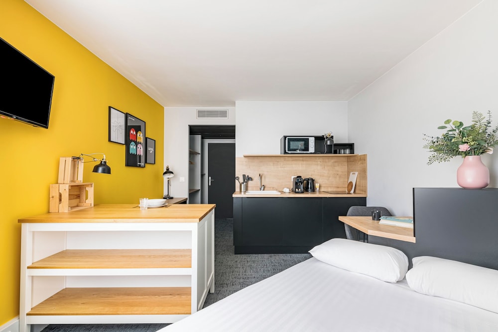 Studio, Double Bed, Garden View