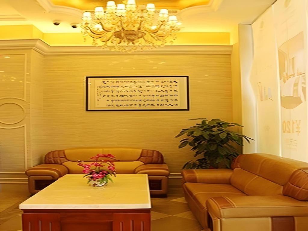 Vienna Hotel (Shenzhen Convention and Exhibition Center, Fuhai Qiaotou) 55/63