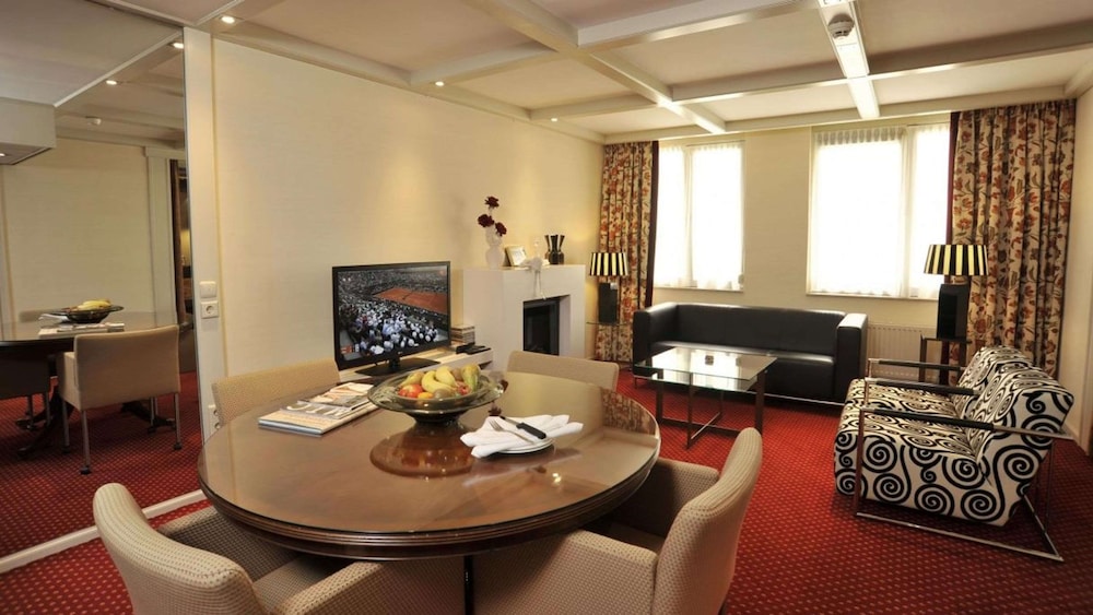 GOLDEN TULIP HOTEL CENTRAL 63/85