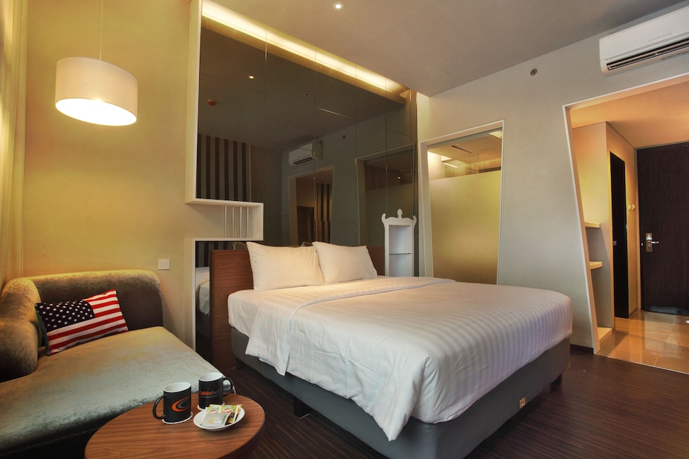 CABIN HOTEL 9/40