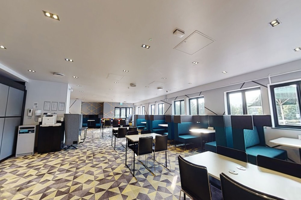 Village Urban Resort Coventry 46/74