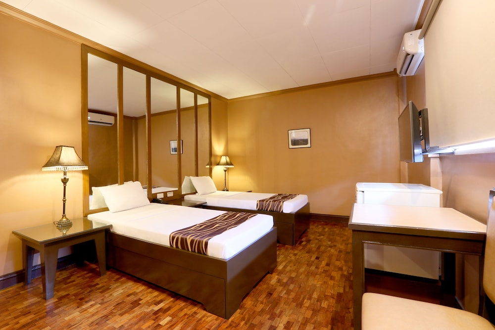 Hotel La Corona De Lipa 17/35