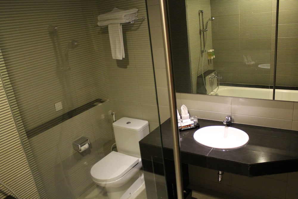 100 Sunset Hotel Kuta 63/66