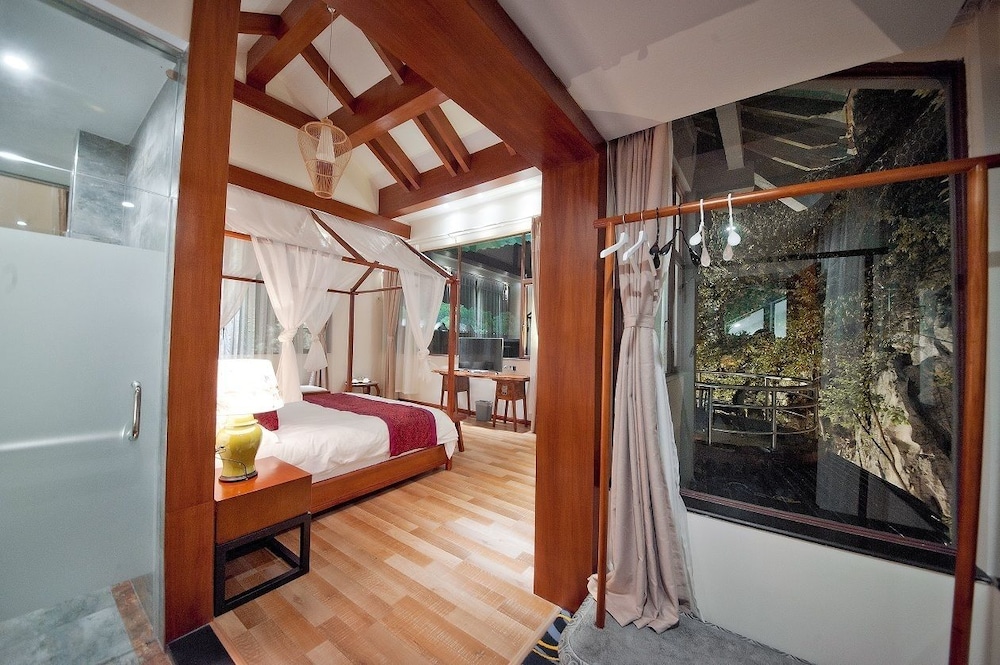 Guilin Crystal Crescent Moon Hotel 49/71
