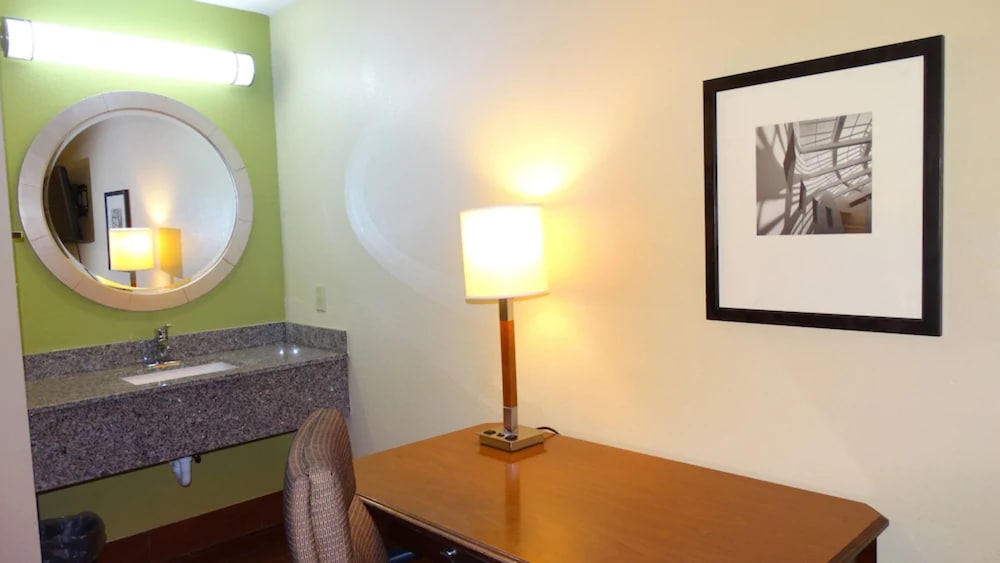 Savannah Garden Hotel 33/41