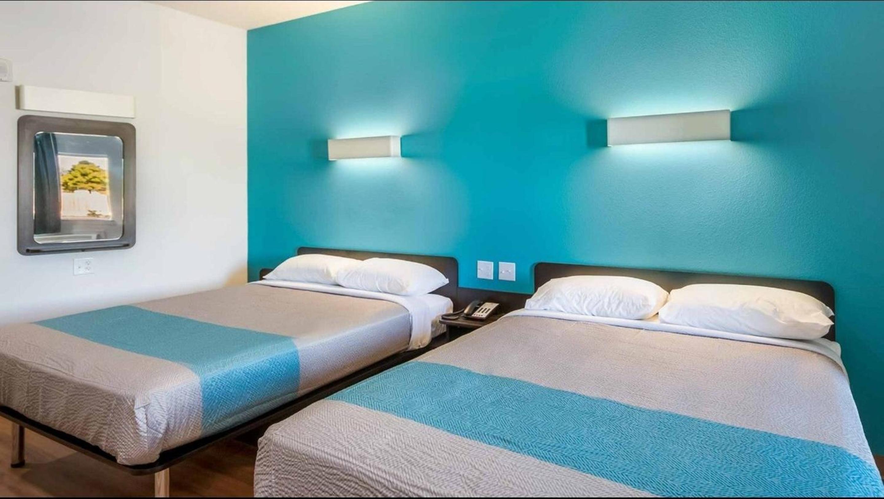 2 Queen Beds - Smoking, Micfridge، Motel6 Channelview, TX 3/10