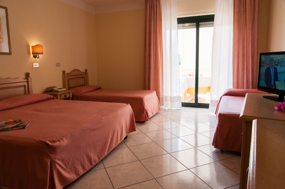 Hotel Maria Rosaria 38/62
