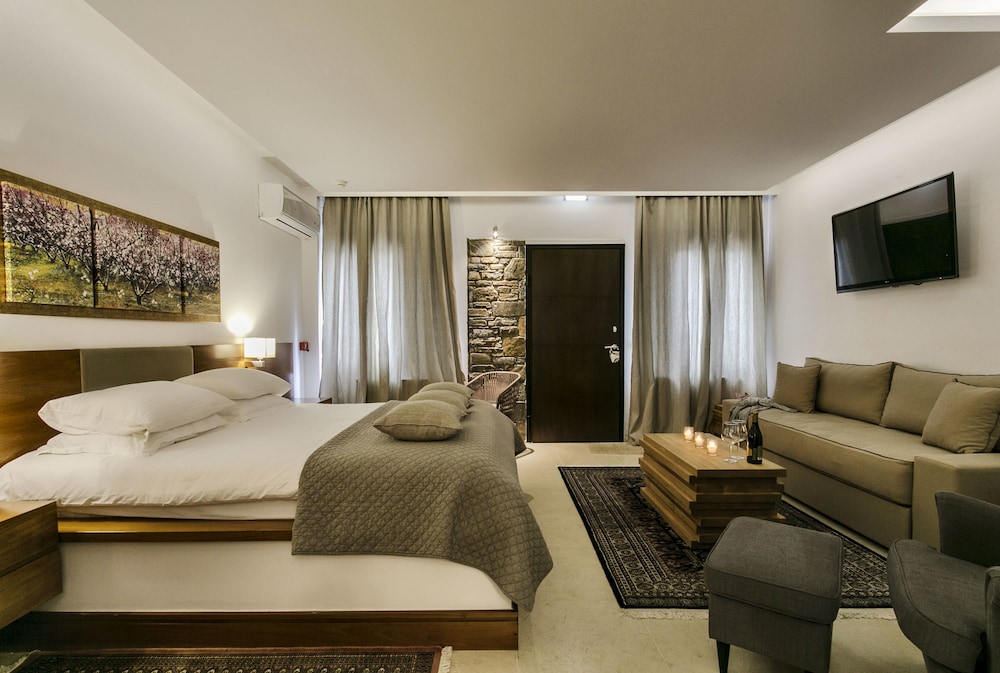 12 Months Luxury Resort 24/88