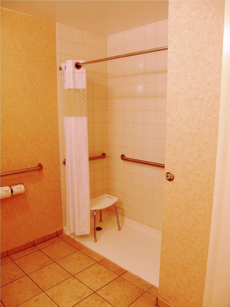 Hampton Inn Canton 12/56