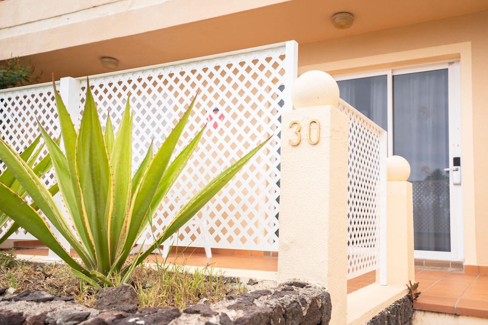 Coral La Quinta Park Suites 8/60