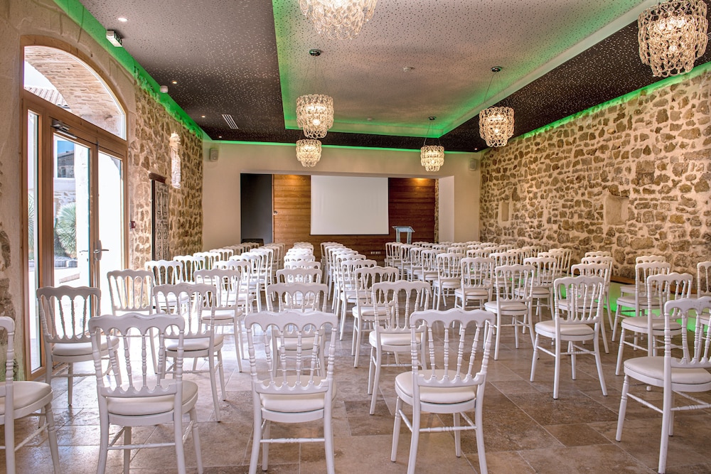 Chateau de Massillan 40/50