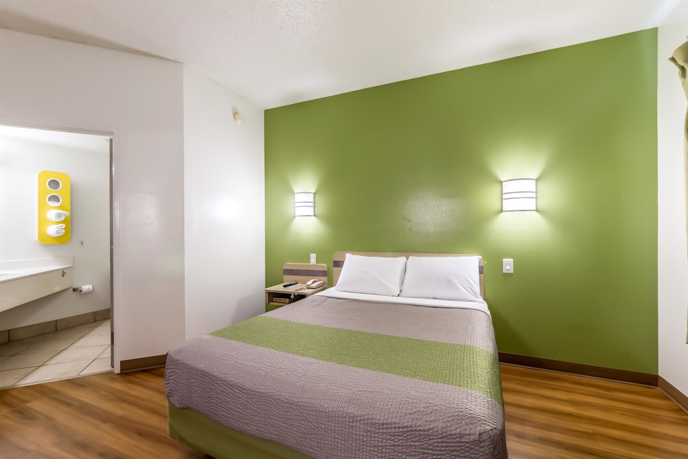 Motel6 San Antonio, TX - South 29/58