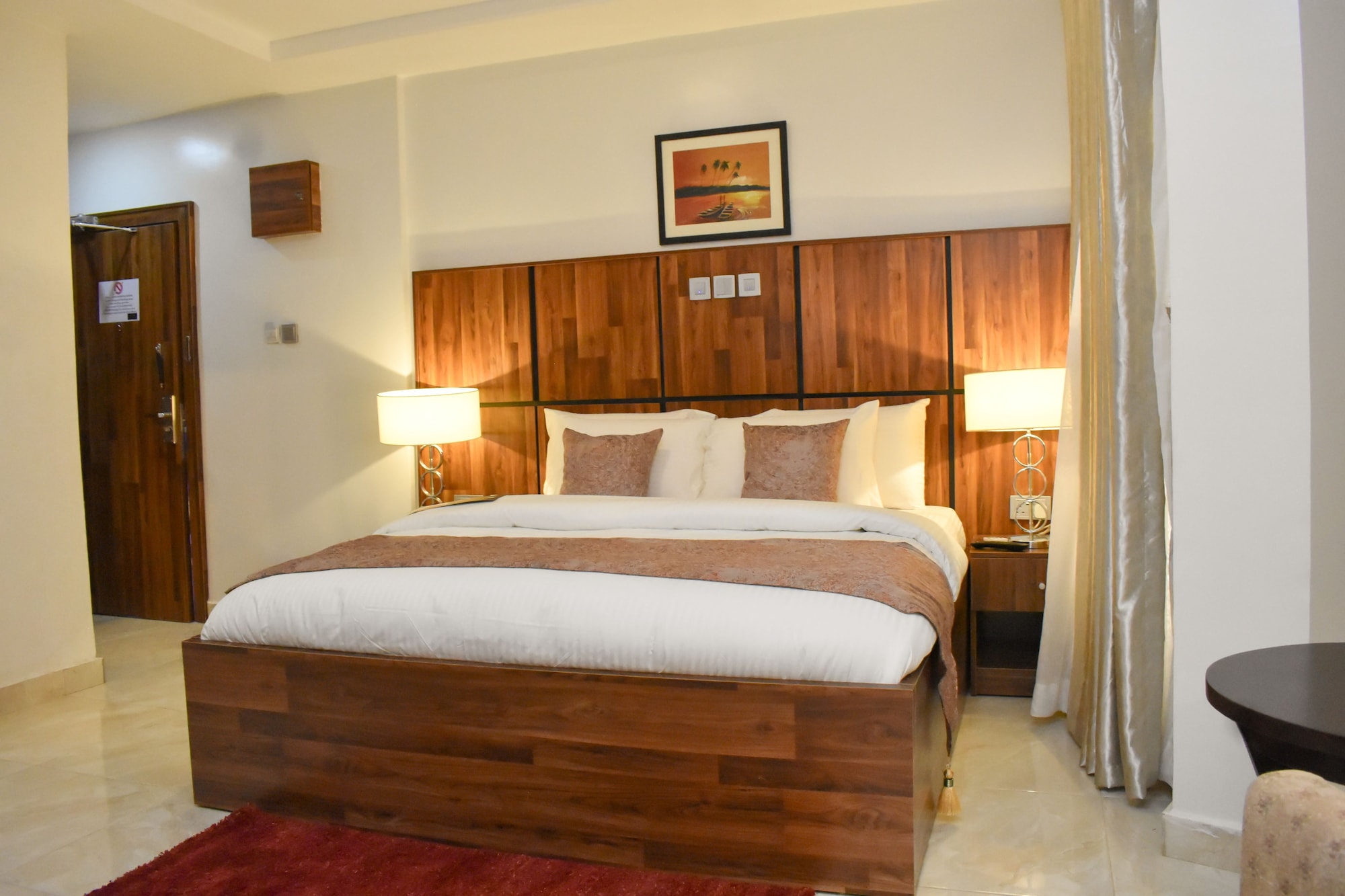 SUPERIOR, QUEEN BED, ACCESSIBLE